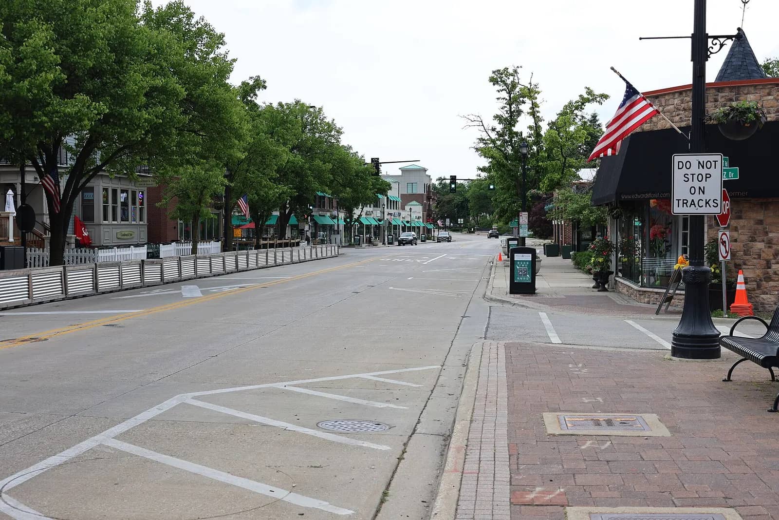 Downtown Northbrook looking along Shermer Road