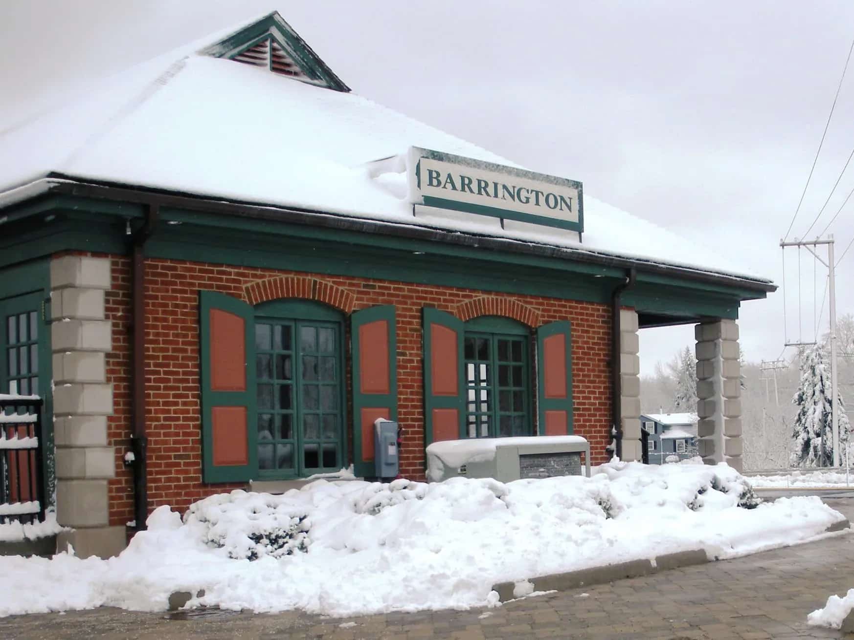 Barrington Metra station building and platform