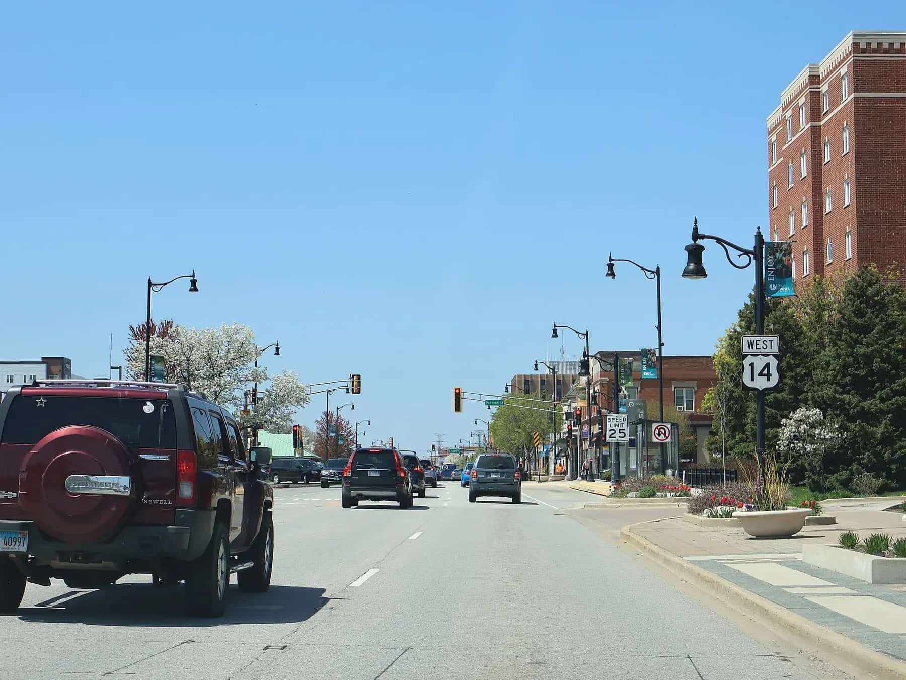 Westbound U.S. Route 14 at River Road with Des Plaines streetscape banners