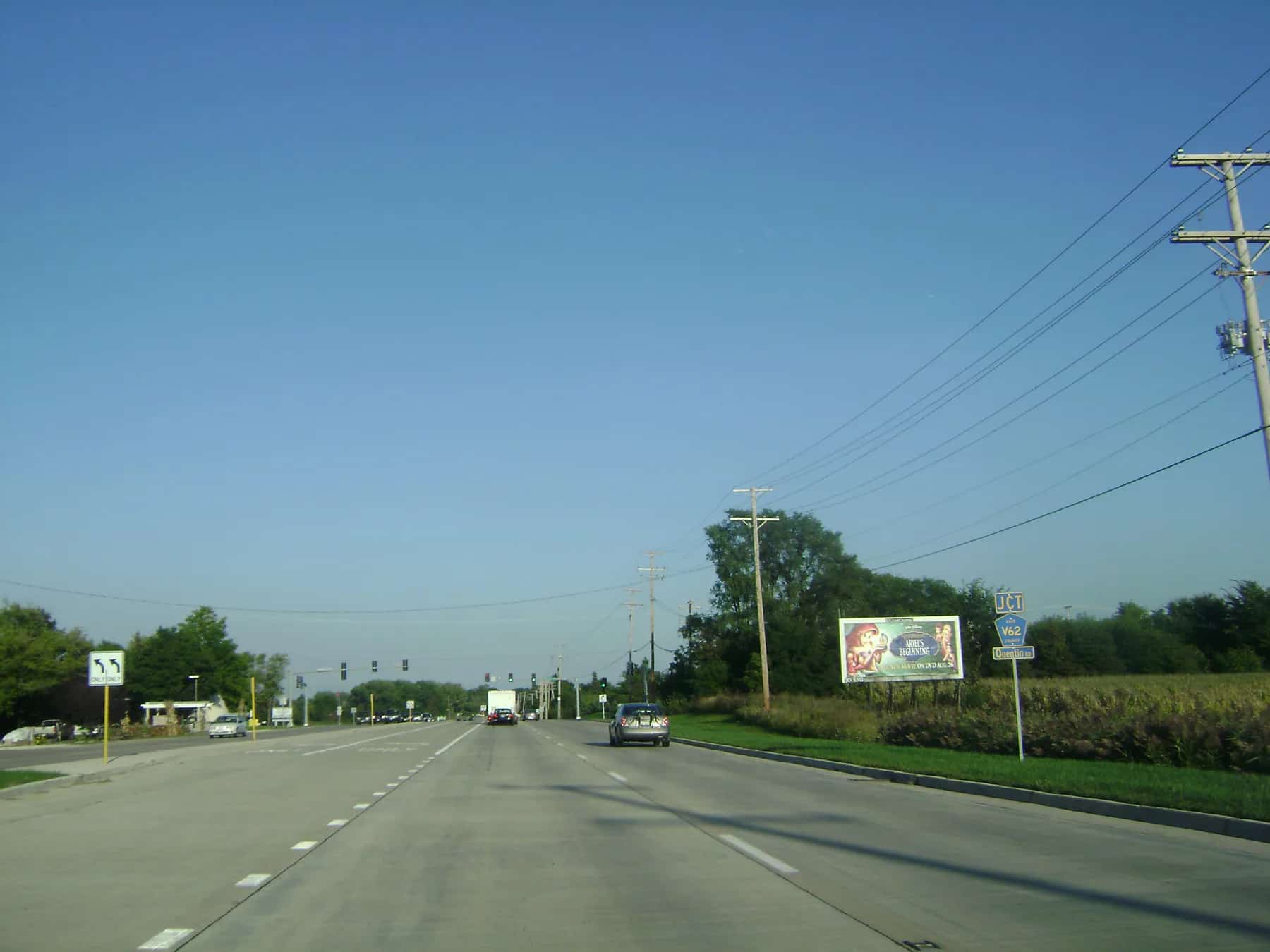 Eastbound Illinois Route 22 approaching Quentin Road at Lake Zurich