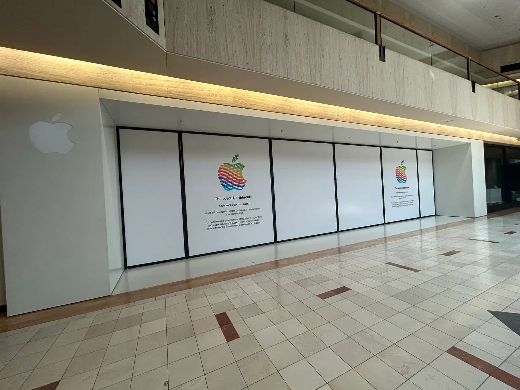 The closed Apple Store inside Northbrook Court with its Thank you Northbrook message