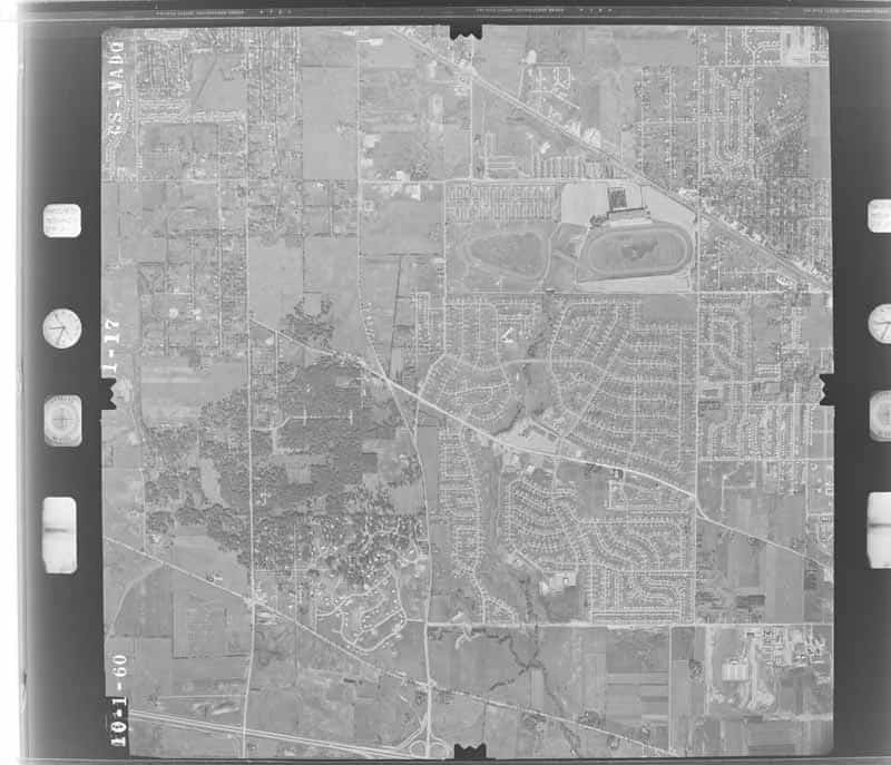Complete 1960 USGS exposure showing Rolling Meadows housing, Arlington Park, regional roads, and the North Hicks Road industrial area beside remaining open land